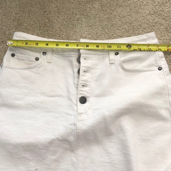 Alice and Olivia denim skirt. 28 - Picture 9 of 9